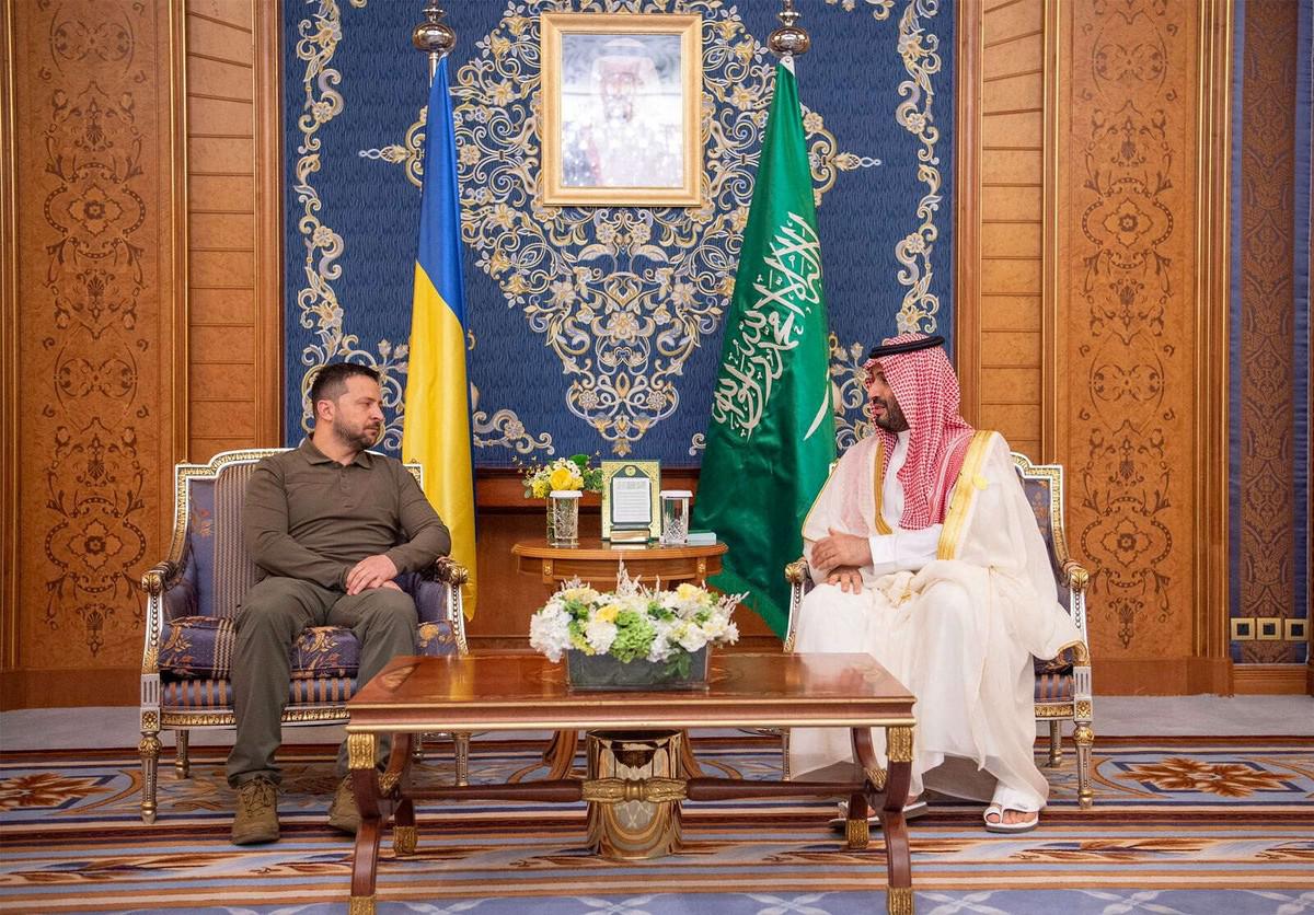 هل يعول ماركون على واسطة السعودية في الملف الاوكراني؟