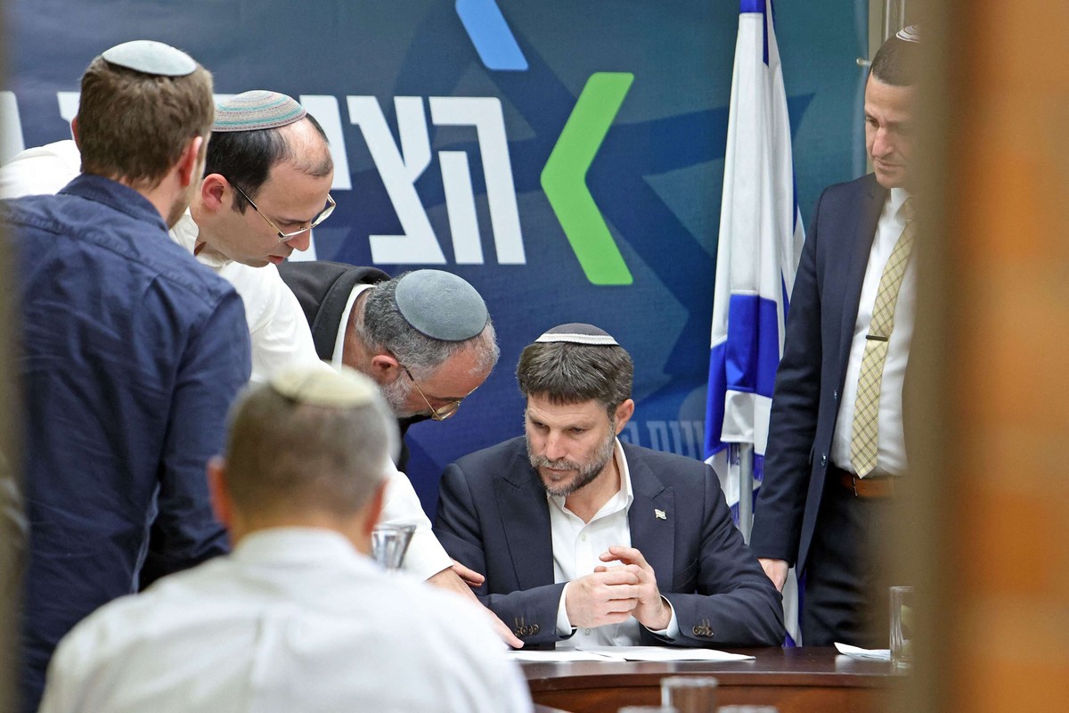سموتريتش يخير الفلسطينيين بين العيش في دولة يهودية أو الهجرة والرصاص