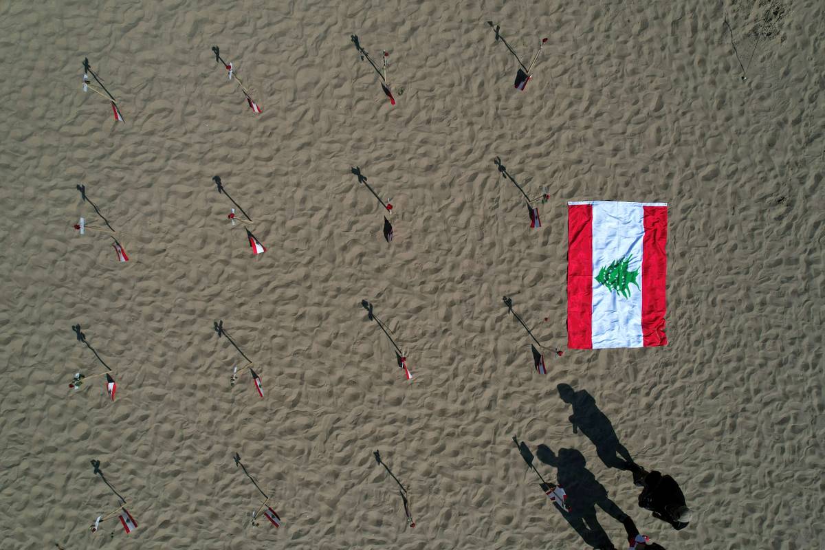 لبنانيون يستذكرون تفجير بيروت