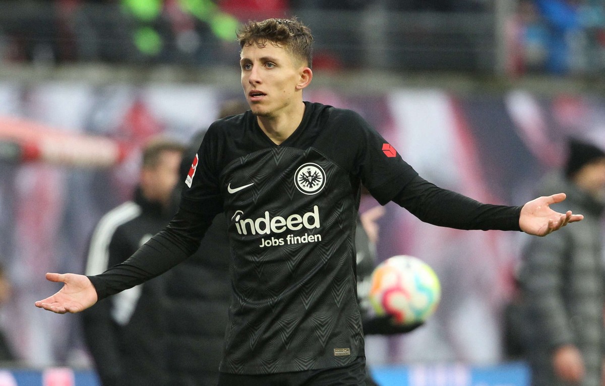 نابولي يعقد الآمال على ليندستروم 