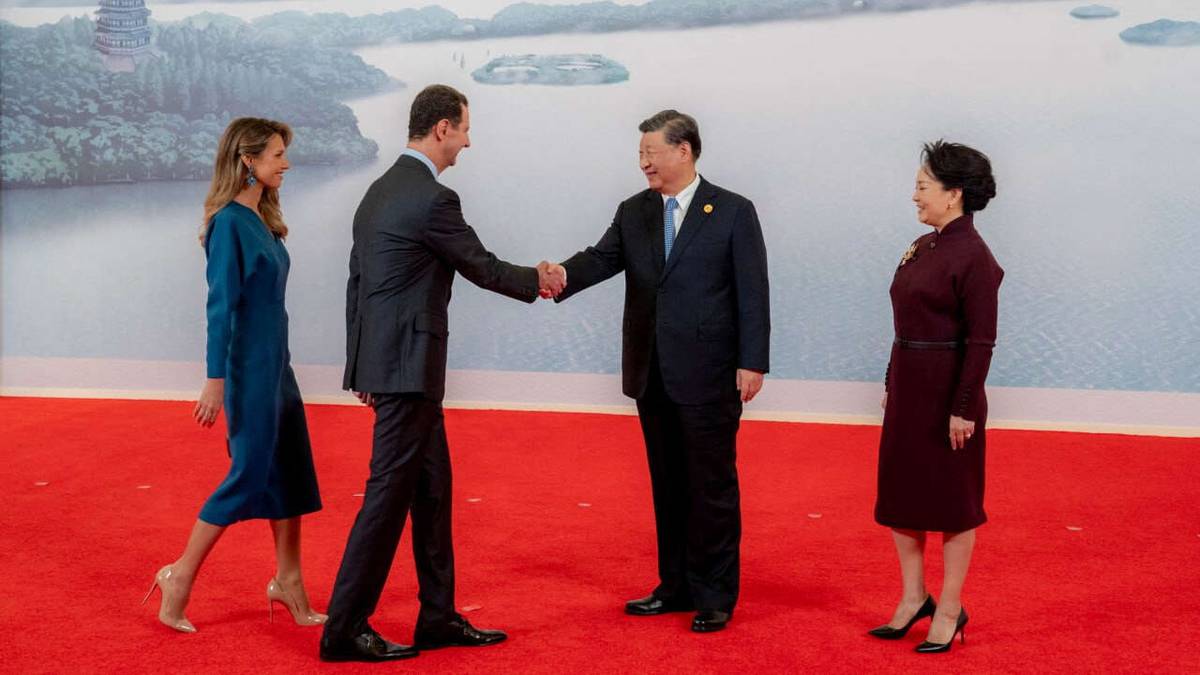 الرئيس الصيني شي جينبينغ وزوجته يستقبلان الرئيس السوري بشار الأسد وزوجته