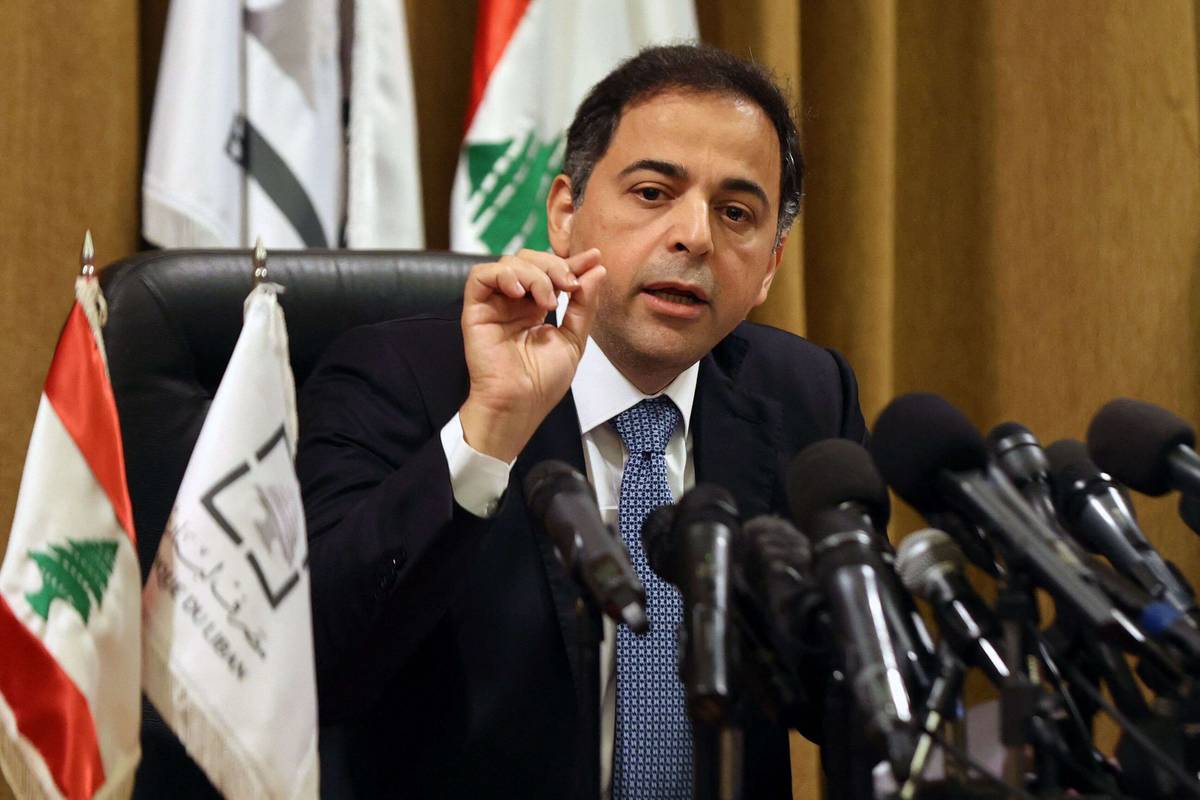 حاكم مصرف لبنان بالإنابة وسيم منصوري في مؤتمر صحفي