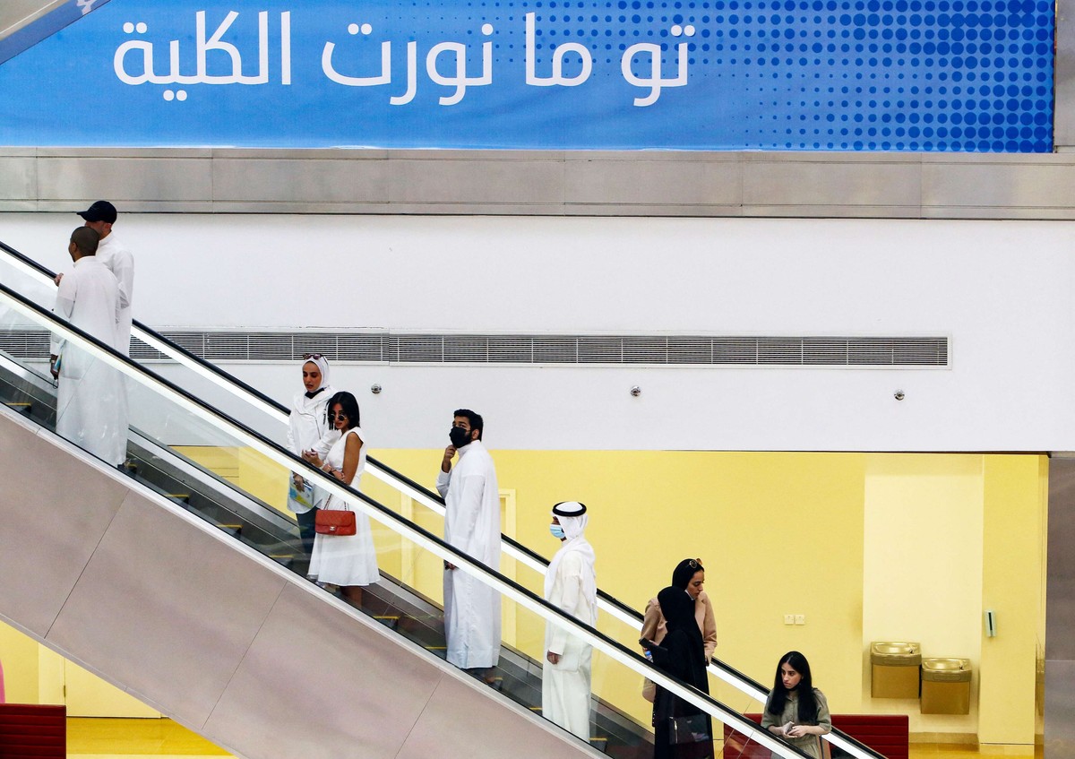 قرار وزير التربية والتعليم الكويتي بالغاء الشعب المختلطة في الجامعة يفجر أزمة جديدة