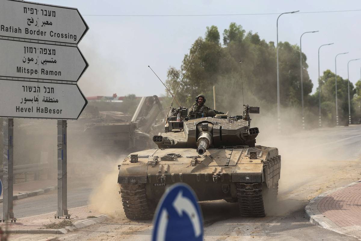 دبابة إسرائيلية بالقرب من معبر رفح