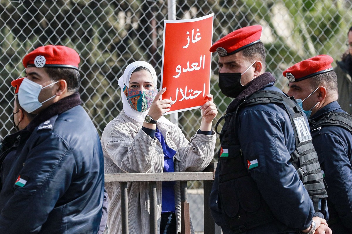 الضغط الشعبي أحد أسباب إعادة النظر بالاتفاقيات مع اسرائيل