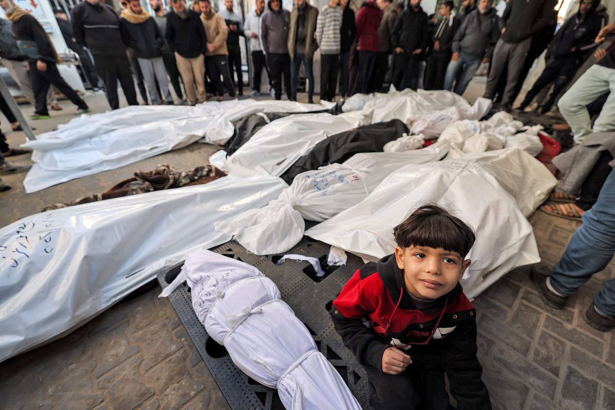 جثامين لفلسطينيين قتلوا في القصف الإسرائيلي لغزة