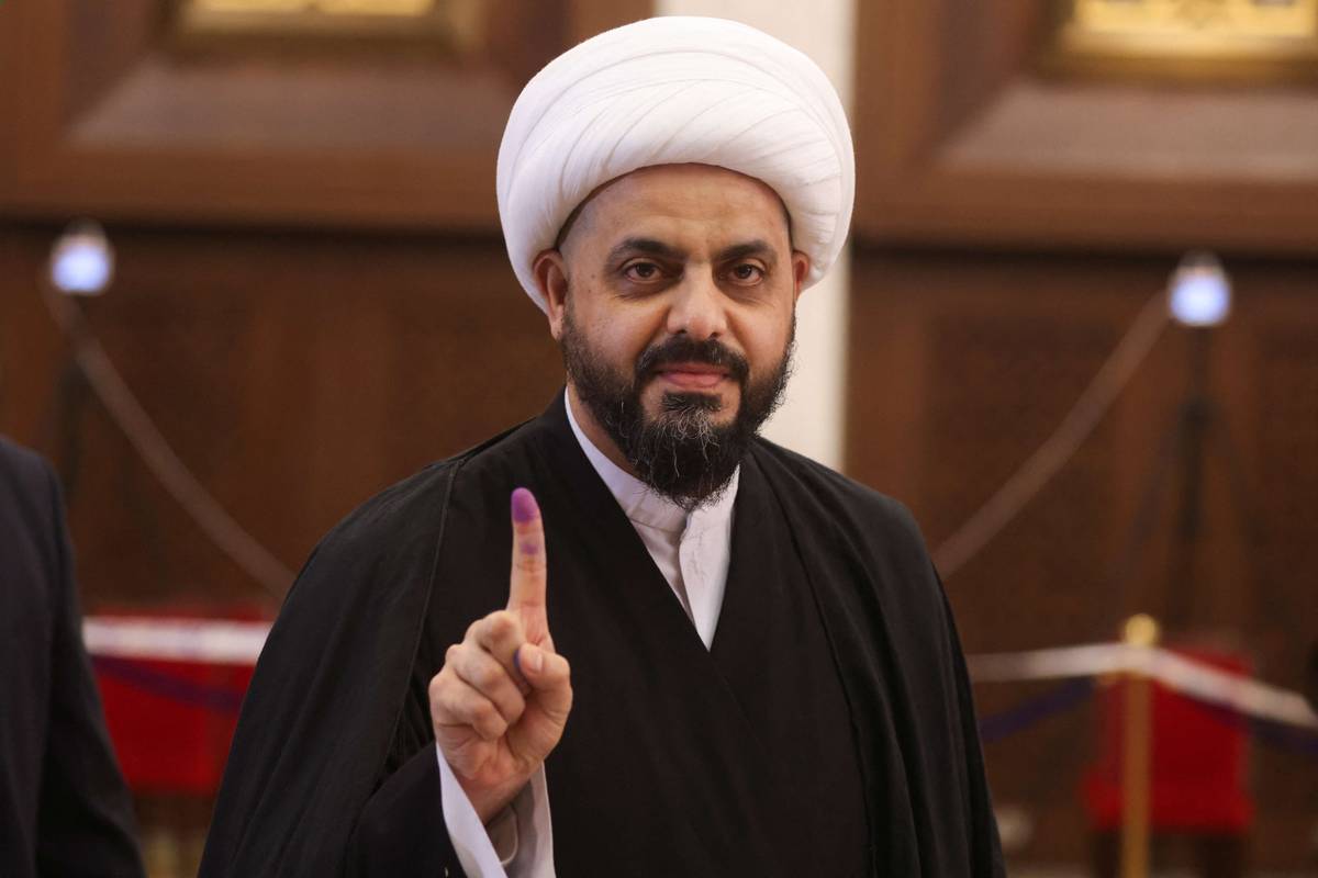 قيس الخزعلي رئيس عصائب الحق يدلي بصوته في الانتخابات المحلية
