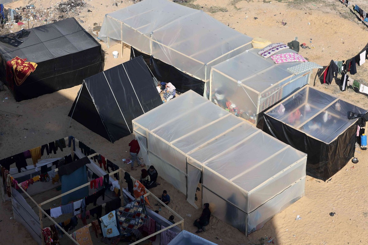 نزوح مئات الالاف من الفلسطينيين مع اشتداد المعارك في خان يونس