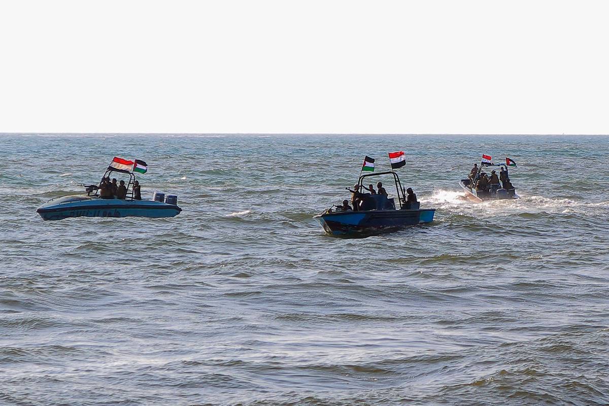 دوريات بحرية للحوثي في البحر الأحمر ترفع علم فلسطين