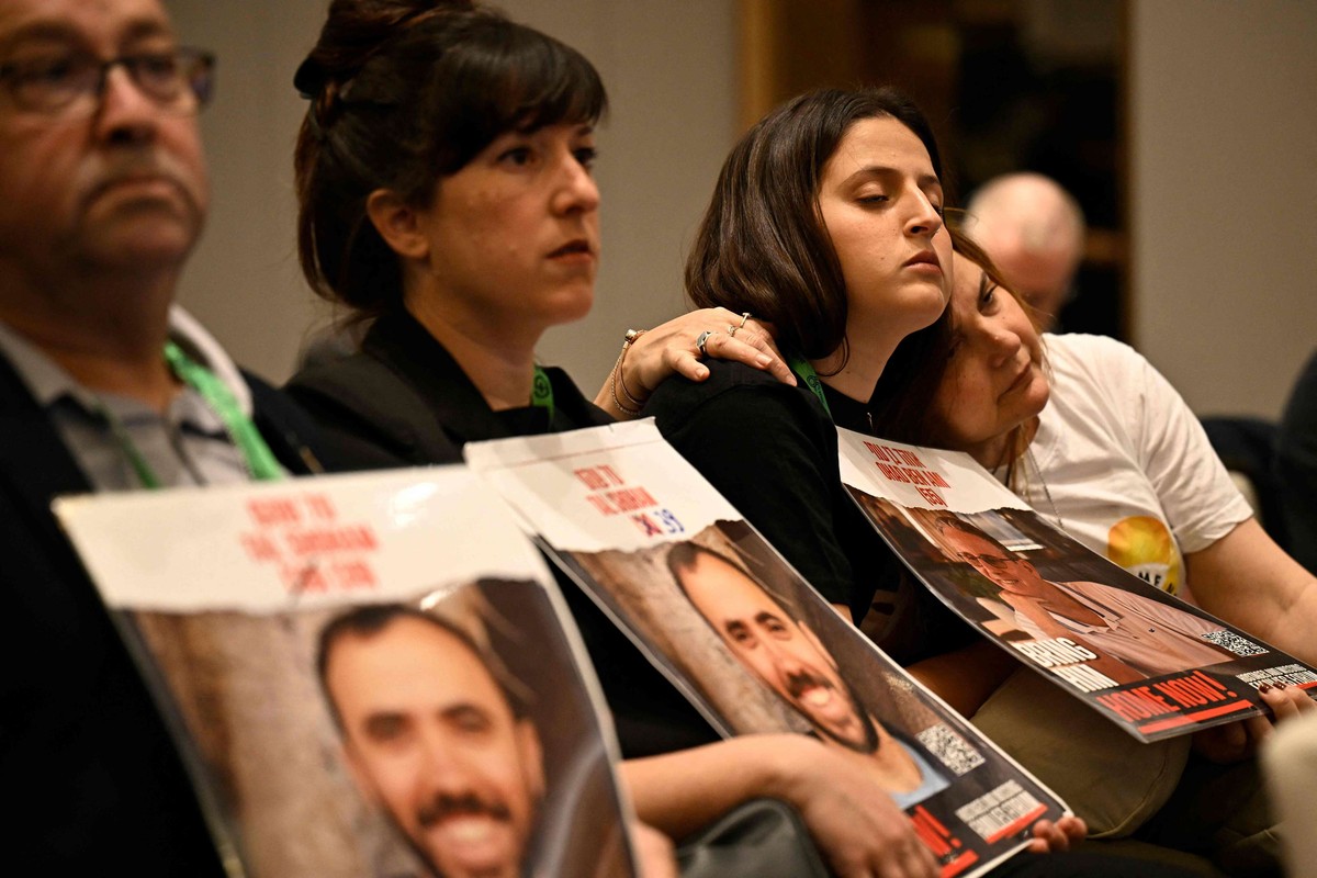 الحكومة الإسرائيلية تواجه اتهامات بتجاهل مصير أسراها 