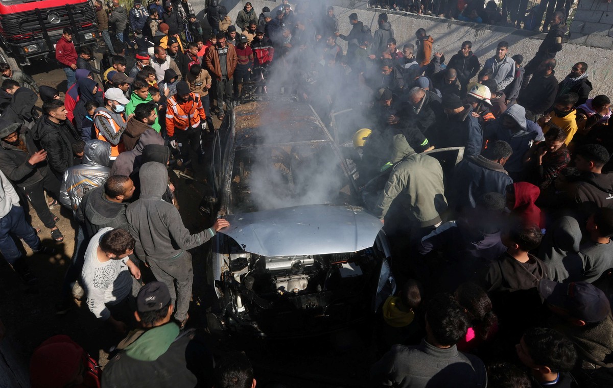 إسرائيل تواصل قصف غزة  للضغط على حماس