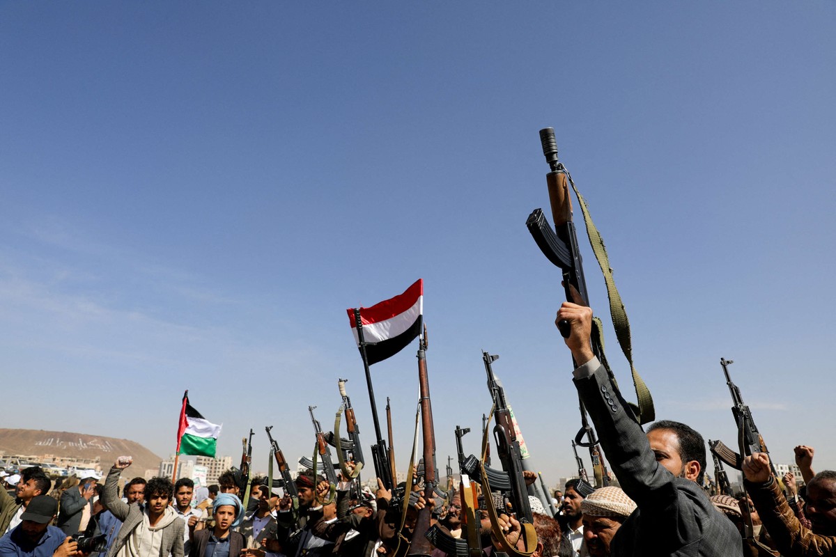 الحوثيون ينفذون تهديداتهم