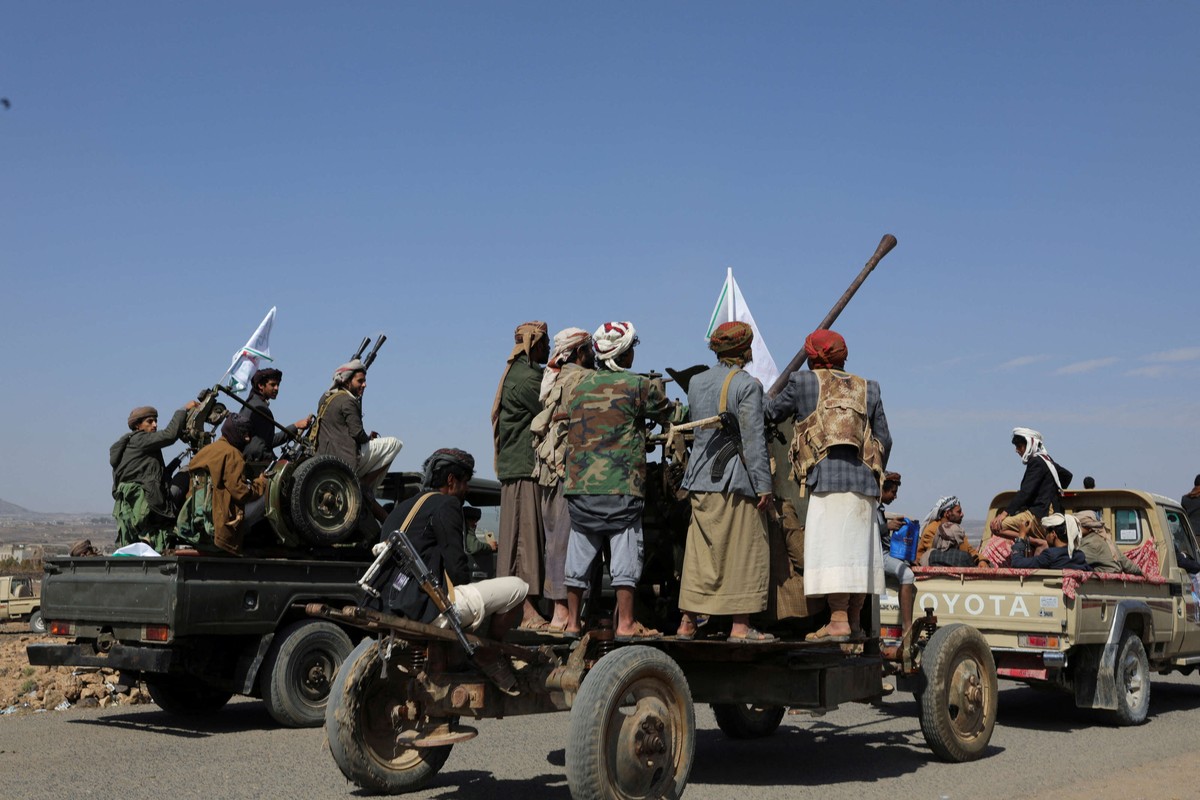 الحوثيون يرفضون التوقف عن شن هجمات في البحر الأحمر
