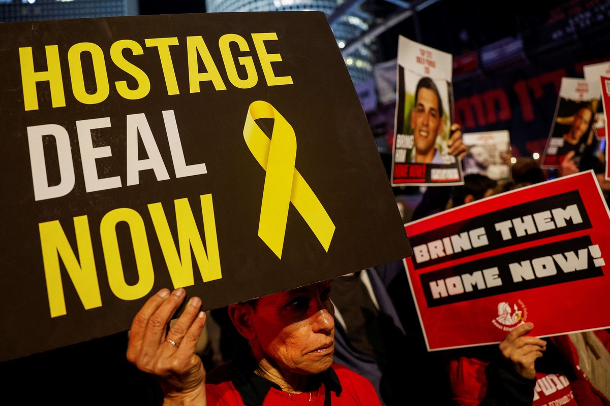 أهالي الرهائن يطلبون من حكومة الحرب تفسيرا لعدم إرسال ممثلين إلى القاهرة