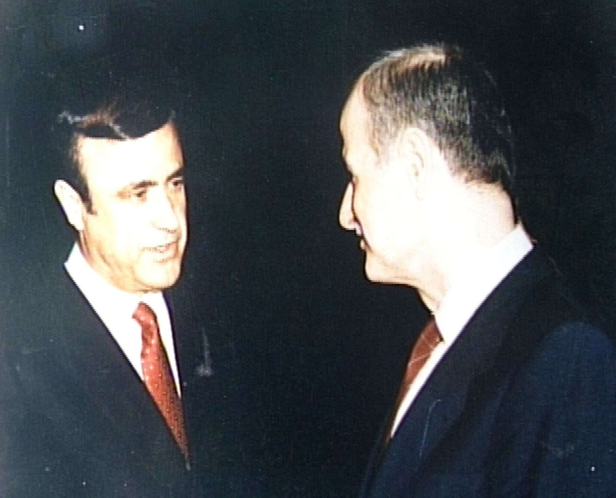 رفعت الأسد أنكر دوره في ارتكاب جرائم حرب ملقيا باللوم على شقيقه الرئيس السابق حافظ الأسد