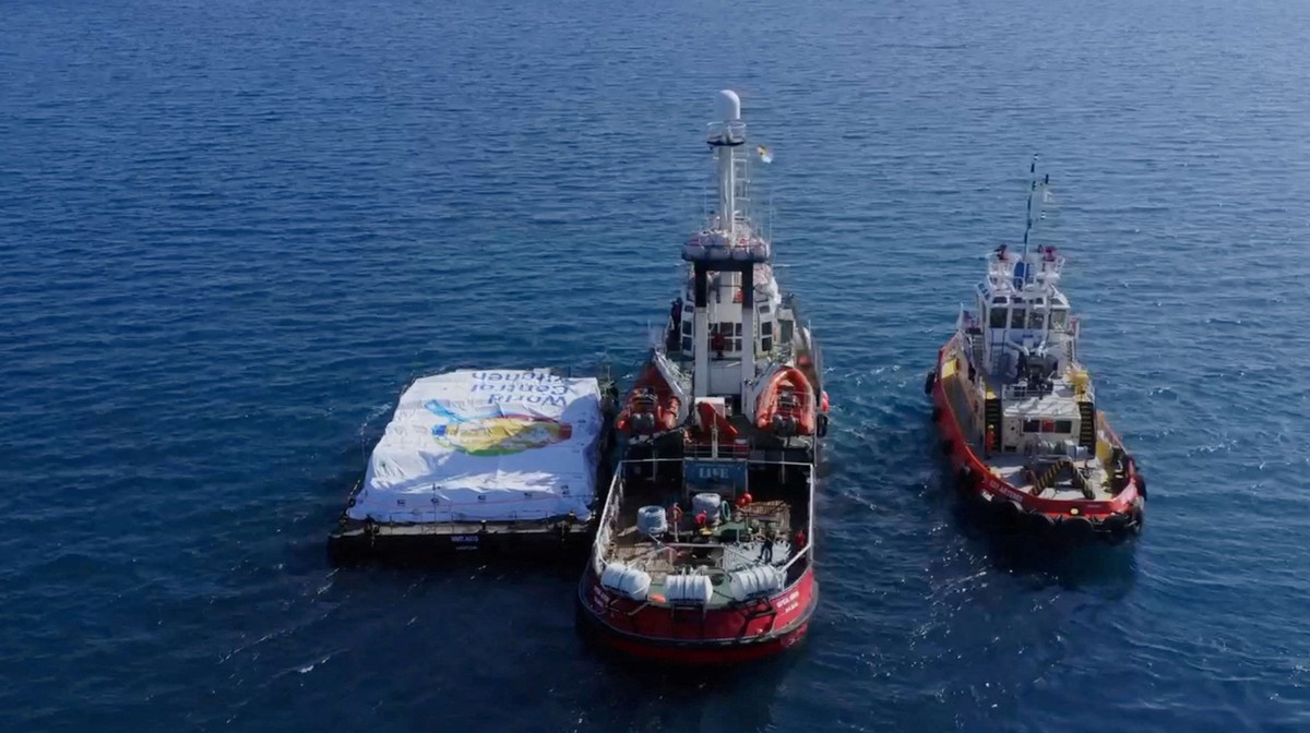 انطلاق أول سفينة إغاثية من قبرص إلى غزة 