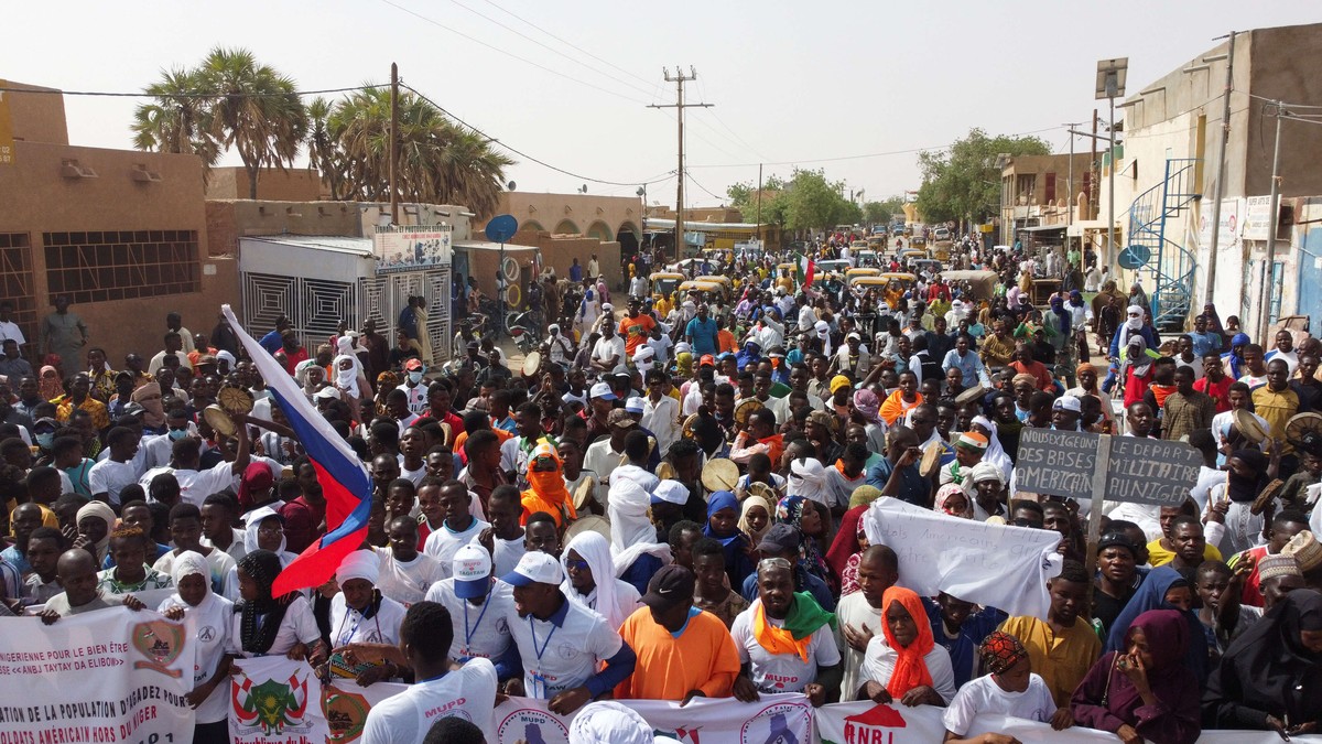 مظاهرة تدعم توجهات المجلس العسكري الحاكم في انهاء الوجود الأميركي في النيجر