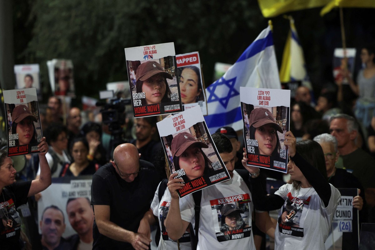 أهالي الرهائن الإسرائيليين يحمّلون الحكومة مسؤولية عرقلة تسوية الملف  