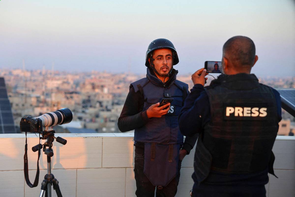 صحفيون فلسطينيون في تغطية يومية للتطورات في رفح