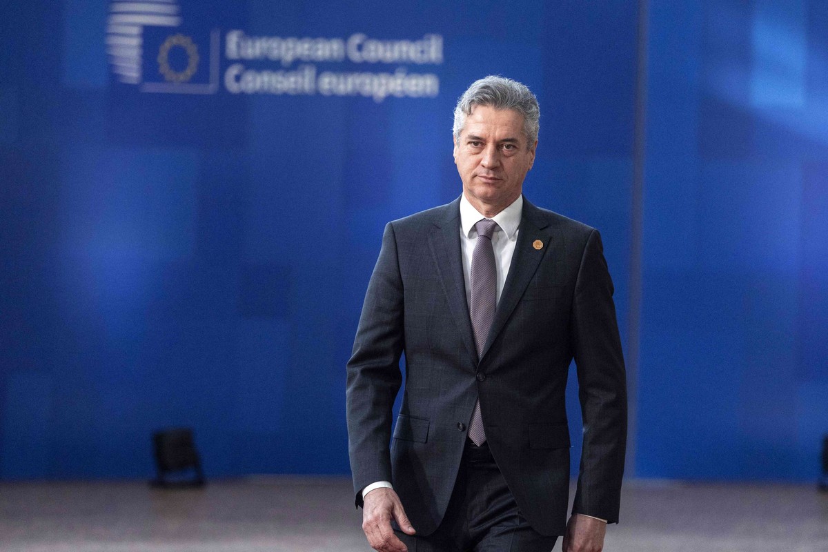 روبرت غولوب لم يتطرق لقضية الصحراء المغربية في زيارته إلى الجزائر