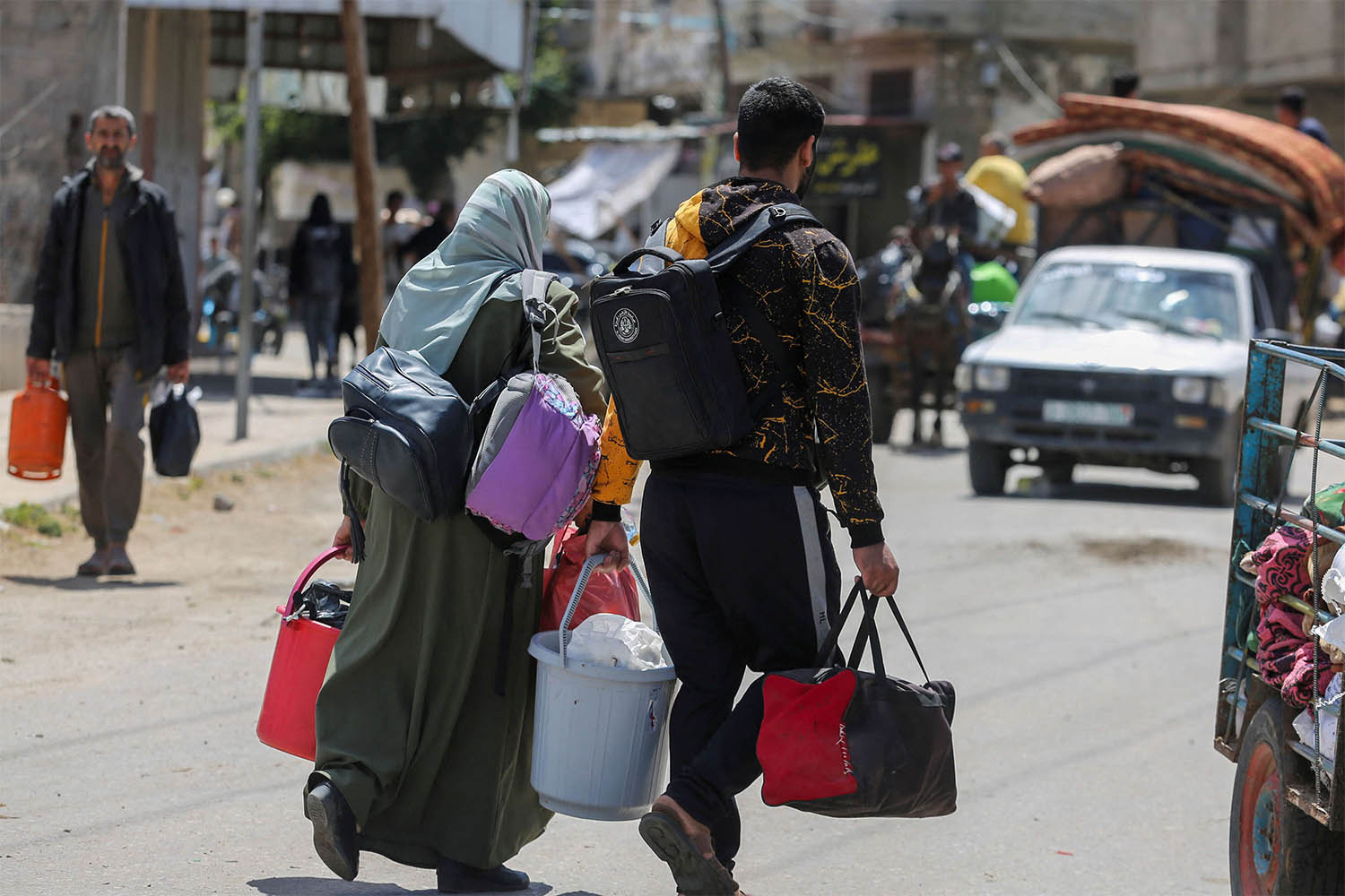 Palestinians flee the eastern parts of Rafah