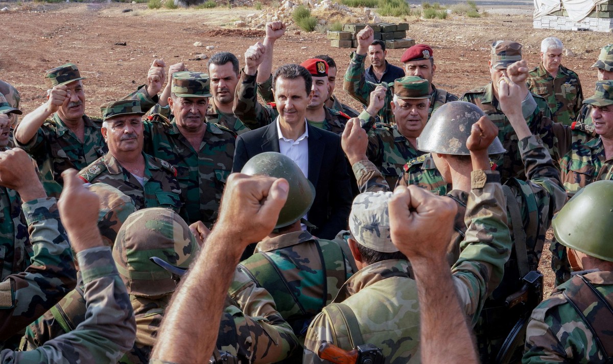 الأسد يقر أن احتياط الجيش السبب في الصمود في حرب صعبة جداً