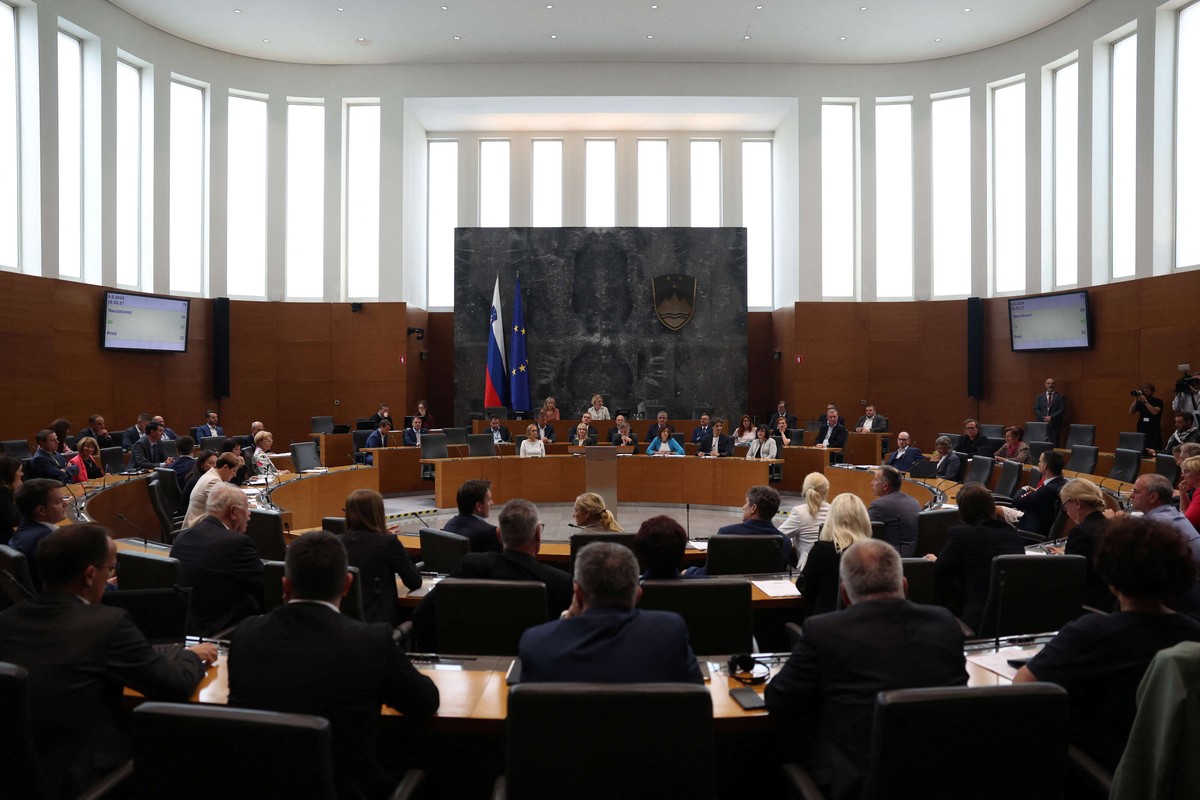 الحزب الديمقراطي السلوفيني انسحب من البرلمان رفضا لقرار الاعتراف