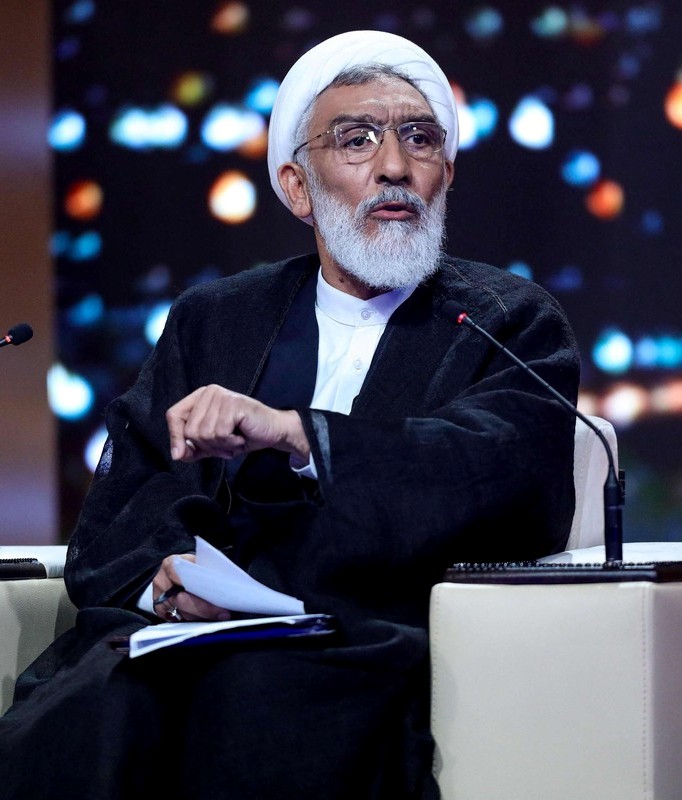 مصطفى بور محمدي رجل الدين الوحيد بين المرشحين