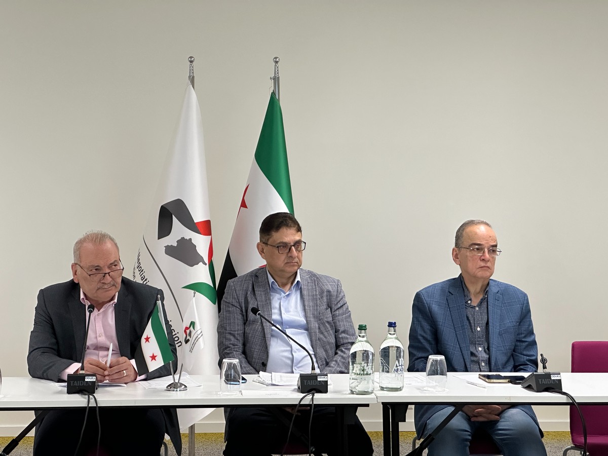 أعضاء هيئة التفاوض يحاولون رسم ملامح المرحلة المقبلة وتحدياتها