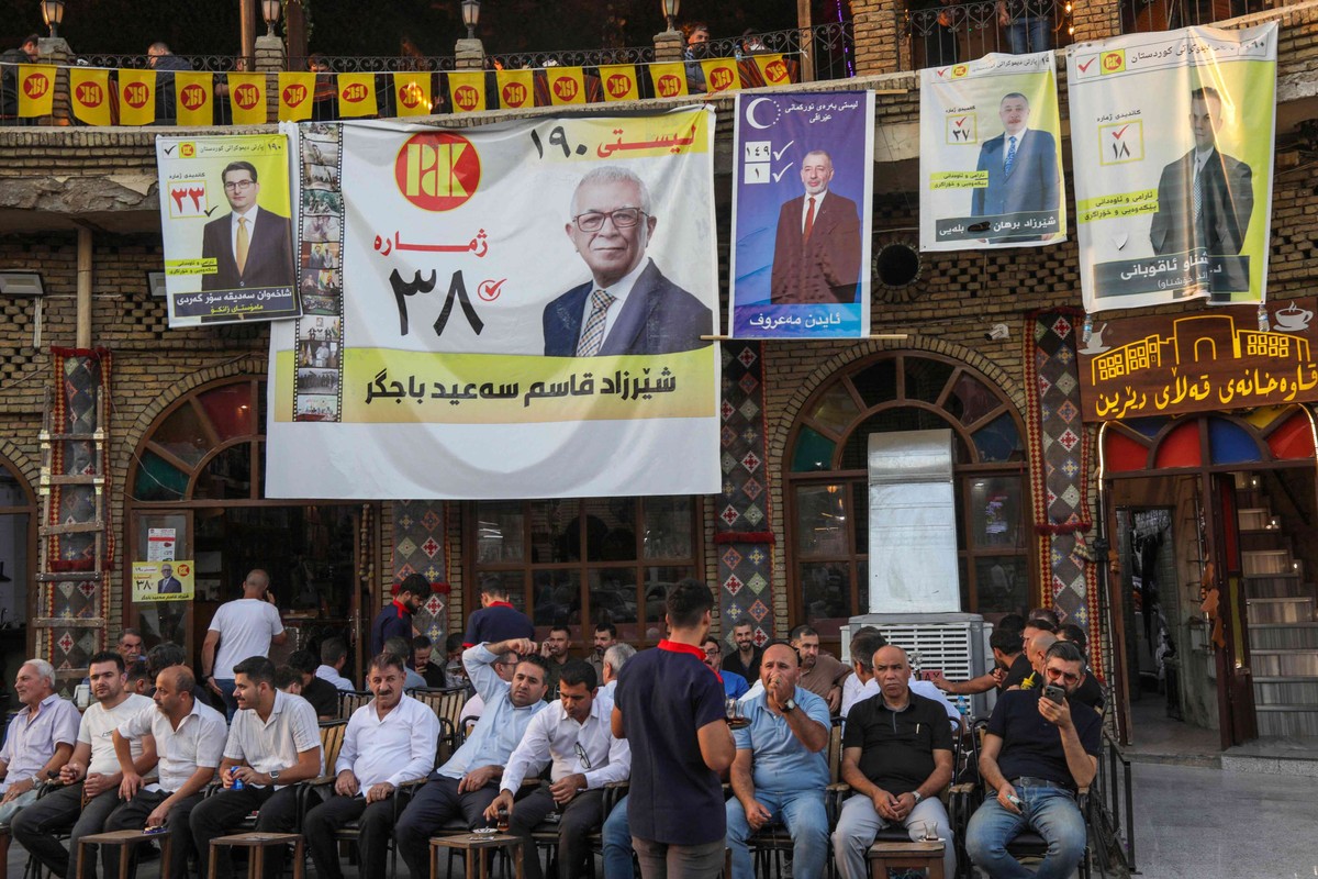 أحزاب صغيرة وأخرى منشقة عن الحزبين تسعى لفرض وجودها واعطاء بدائل