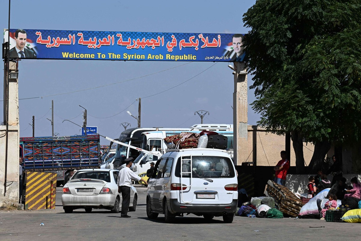 غارة اسرائيلية تقطع الطريق الدولية بين سوريا ولبنان