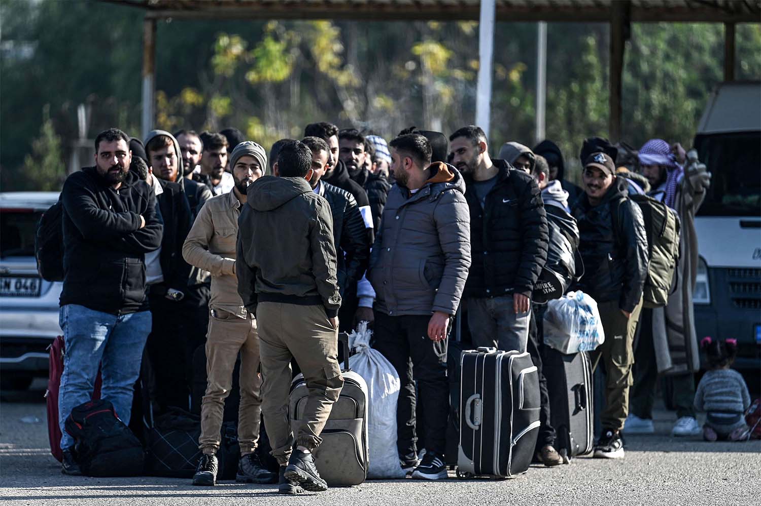 Syrian refugees who lives in Turkey wait with their belongings at Cilvegozu crossborder gate before entering in Syria