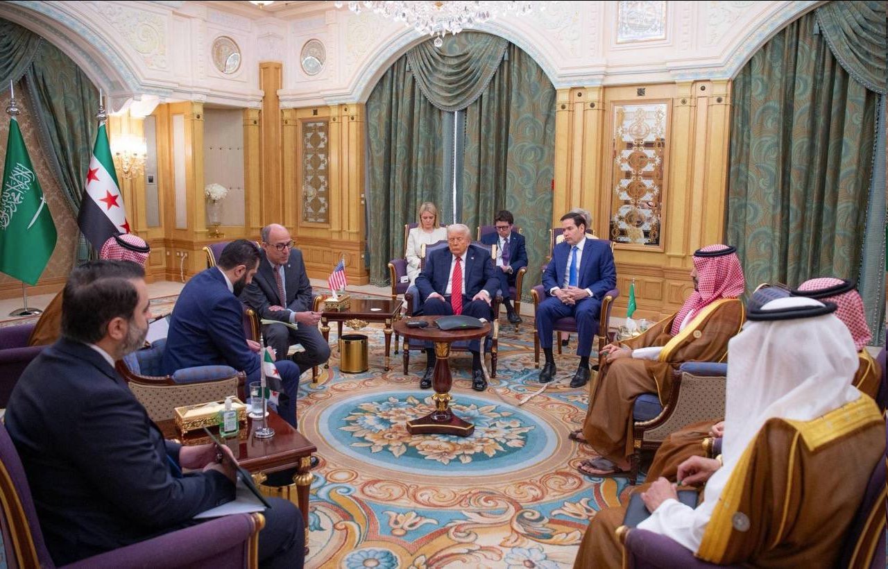 اللقاء يمنح الشرع فرصة لازالة تهم بالارهاب ارتبطت باسمه لسنوات