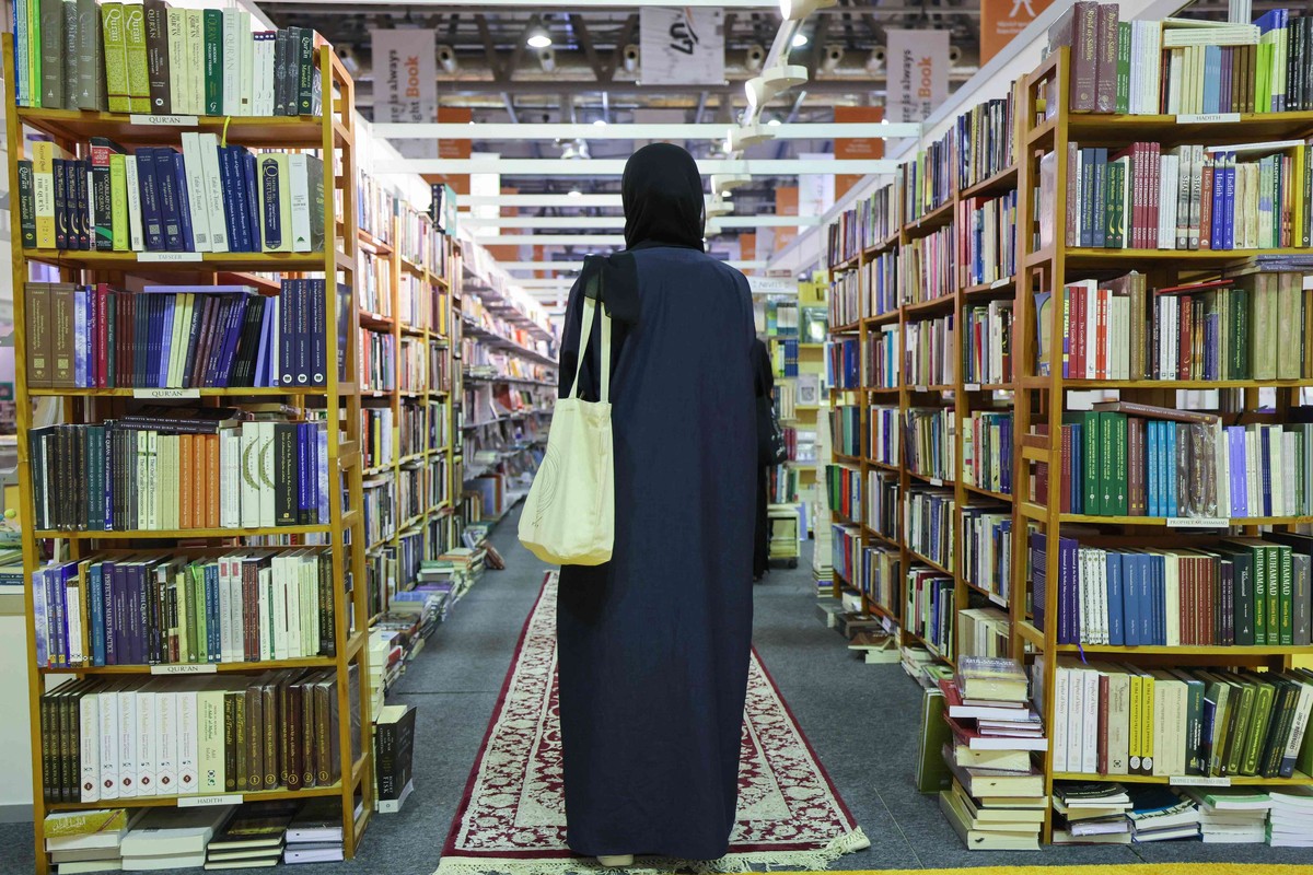 أرفف المكتبات