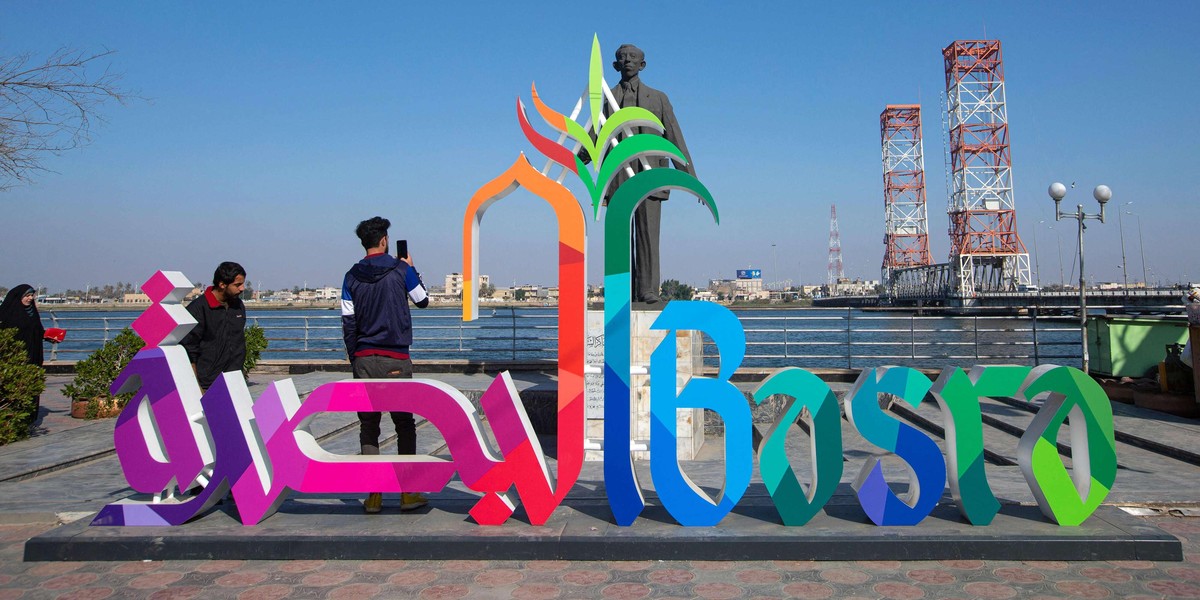 تمثال السياب