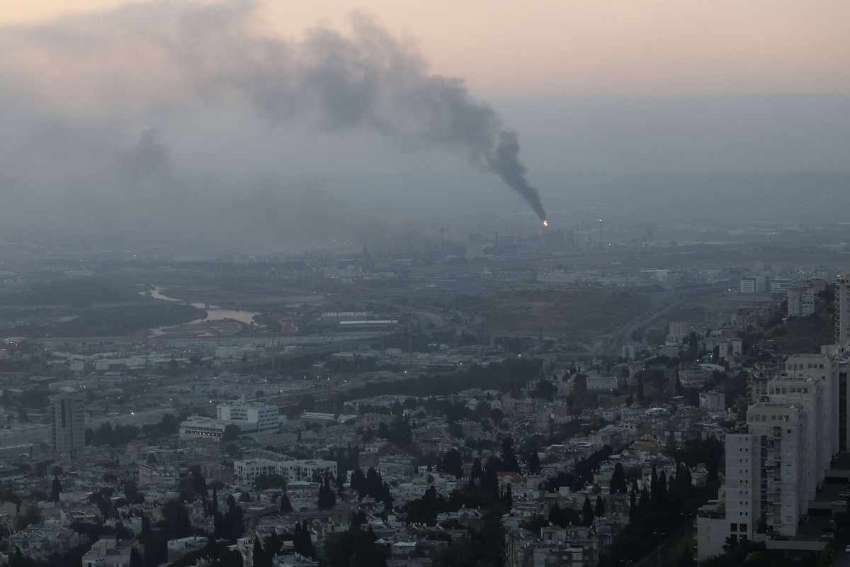 استهداف محطة لتوليد الكهرباء قرب ميناء حيفا