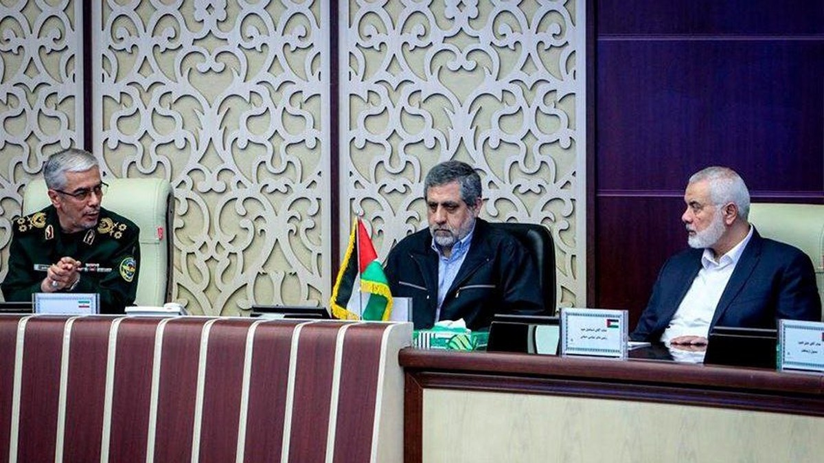 سعيد إيزادي يعتبر مهندس الظل للعلاقات بين طهران والفصائل الفلسطينية