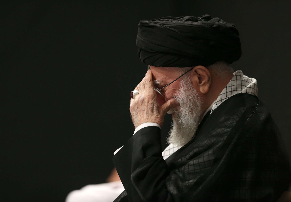 تصريحات المرشد الذي كان ضمن بنك الأهداف الإسرائيلية لم تهدئ مخاوف الايرانيين