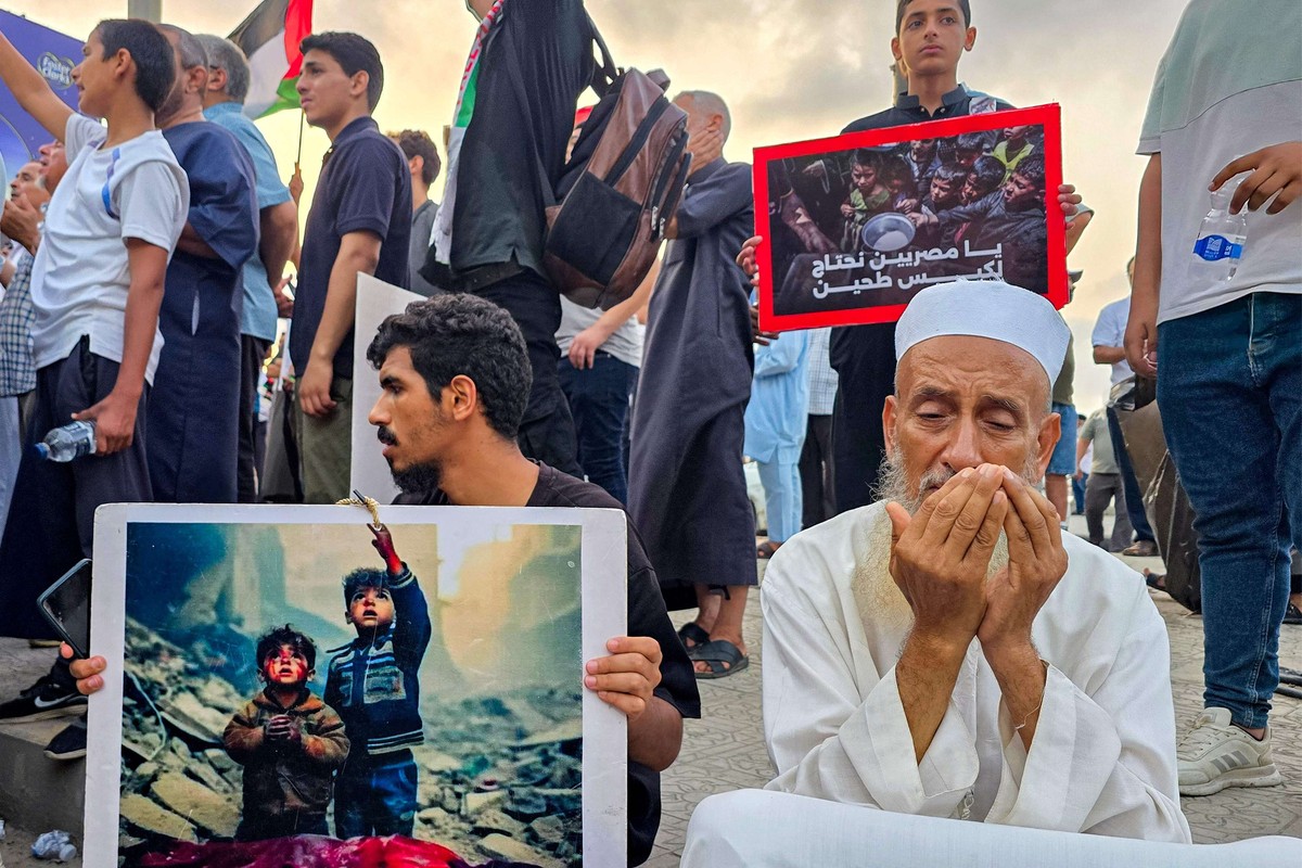 الفلسطينيون يتعلقون بالأمل لإنهاء الحرب