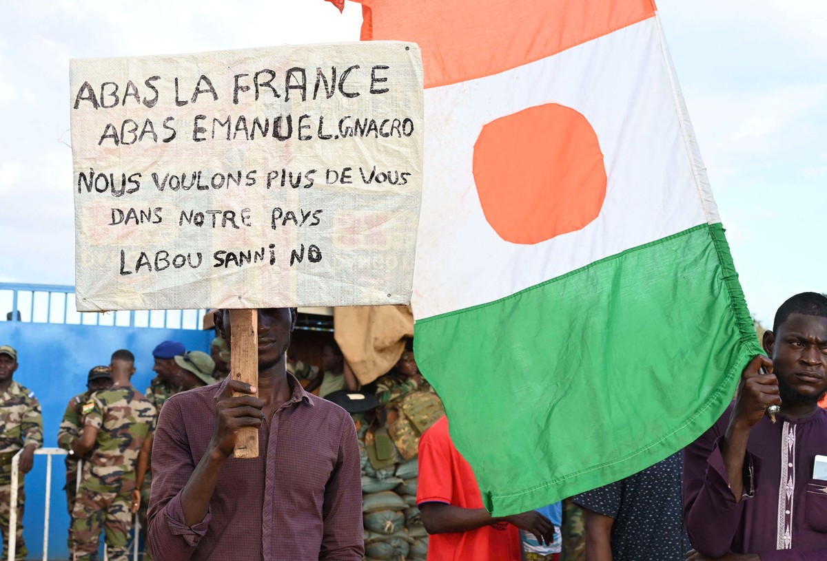 القوة الاستعمارية السابقة تدفع ثمن سياسة خاطئة 