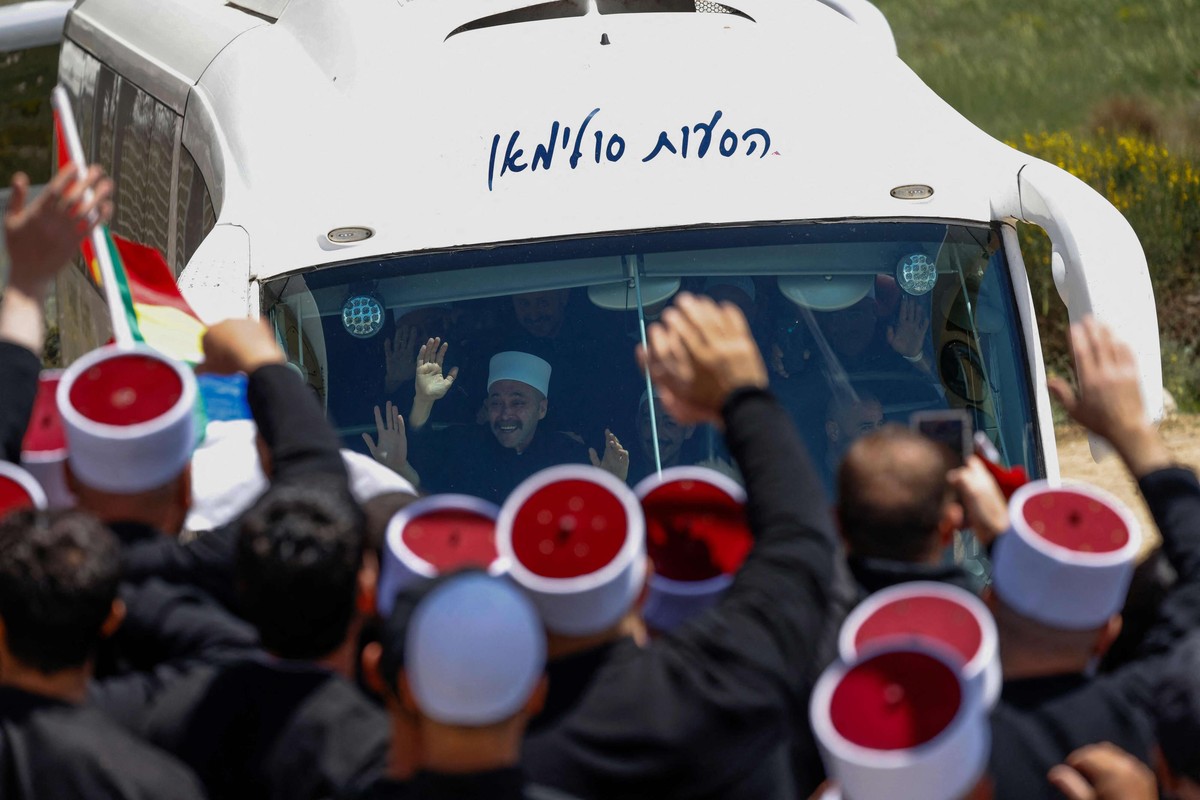 روابط وثيقة رغم المسافات 