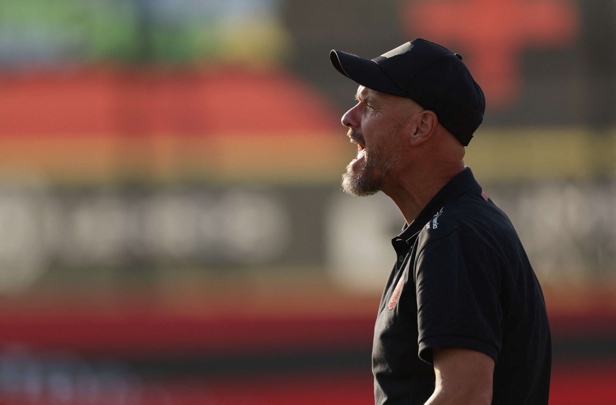 هل ينجح إريك تن هاغ في مهمة إعادة بناء فريق ليفركوزن