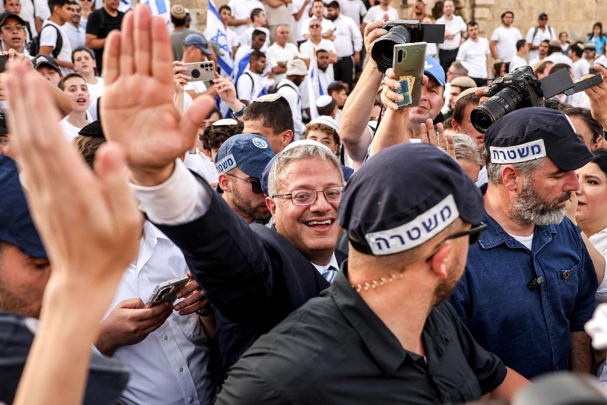 بن غفير يقتحم باحات الأقصى في زيارة استفزازية جديدة 