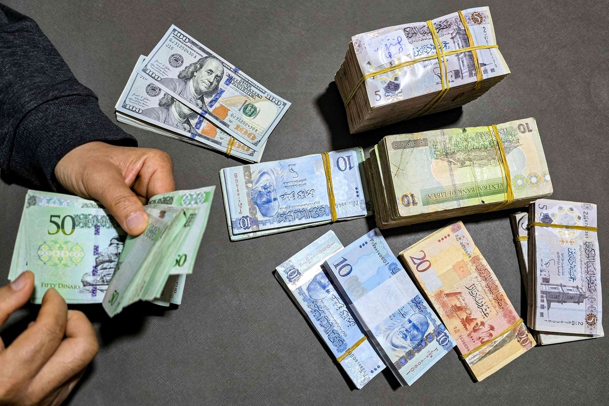 "أنشطة مشبوهة" تمر عبر النظام المالي المحلي