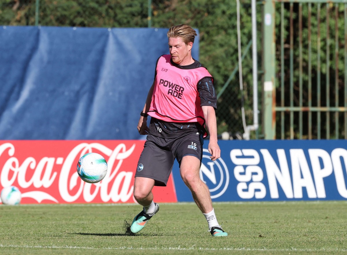 نابولي يراهن في حملة الدفاع عن لقبه على دي بروين القادم من مانشستر سيتي الإنكليزي 