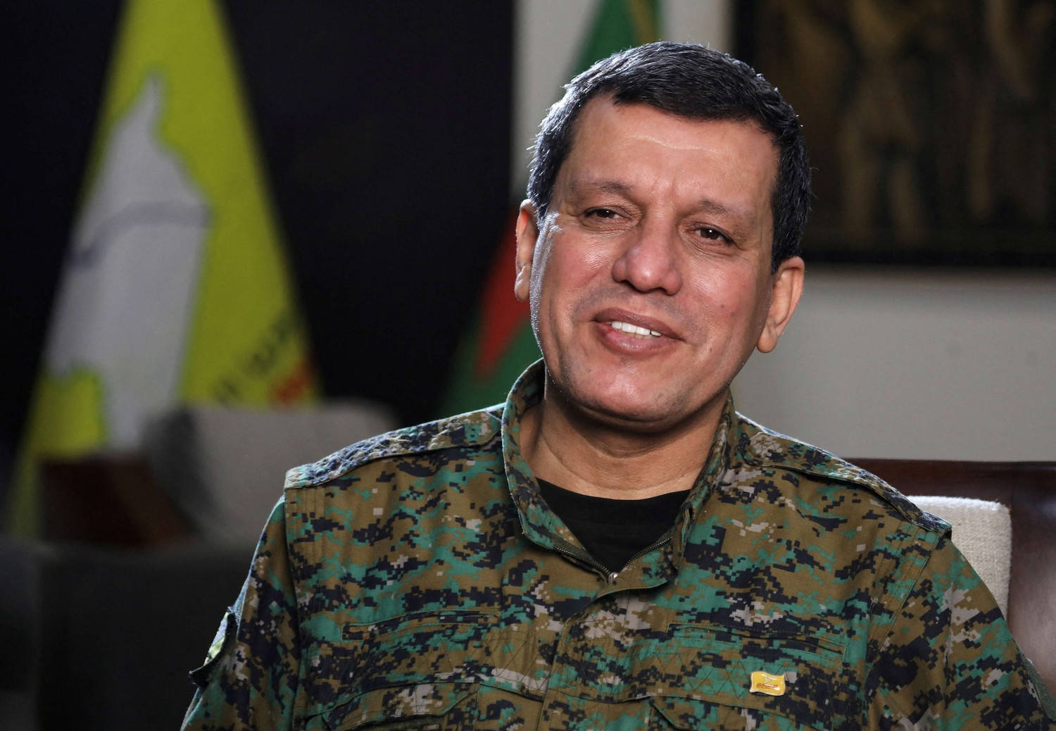 قائد قسد يطالب بحصة من نفط سوريا لإعادة إعمار الشرق