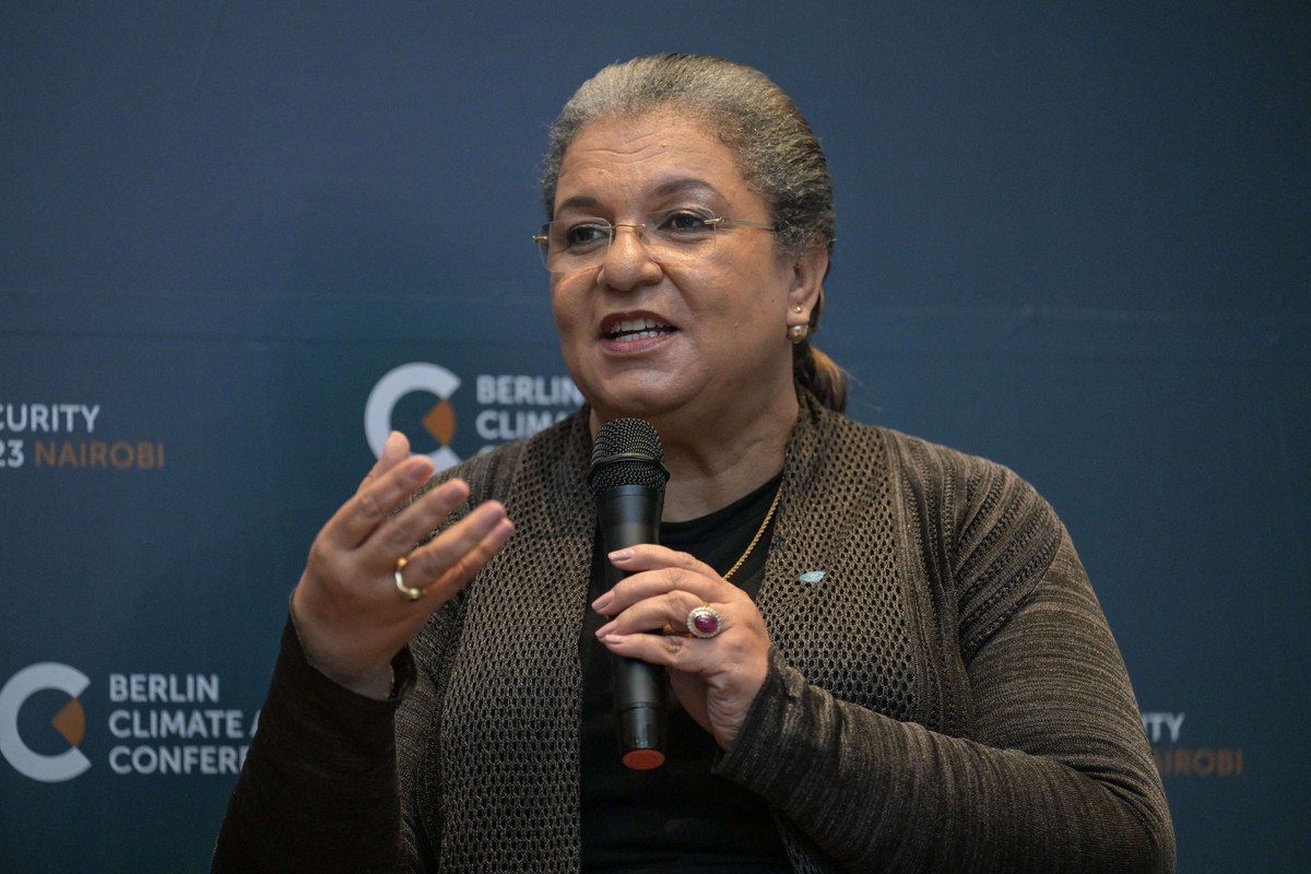 تيتيه ترى حل الأزمة في إشراك الليبين