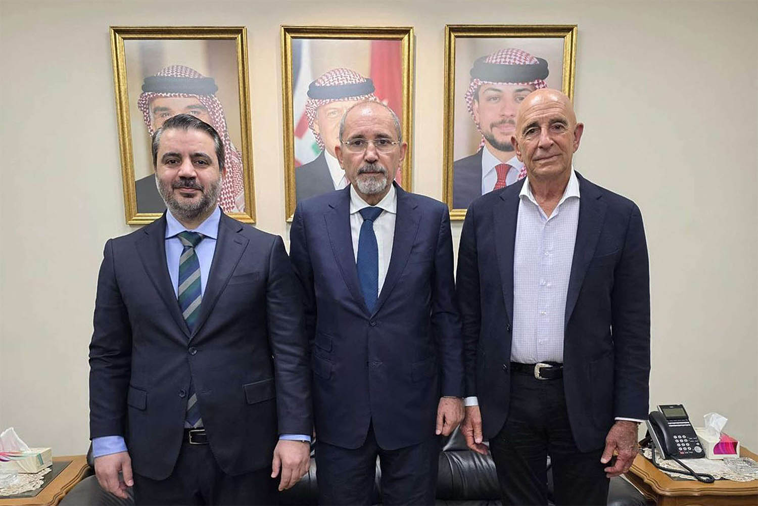 Syrian FM (L) and the US envoy to Syria Thomas Barrack )R) will attend