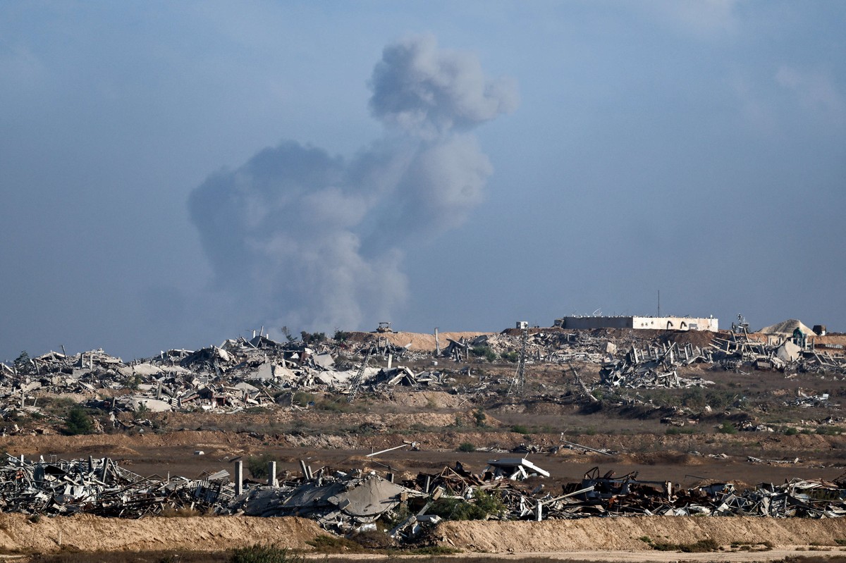 القوات الإسرائيلية تشن عمليات على أطراف مدينة غزة منذ أسابيع