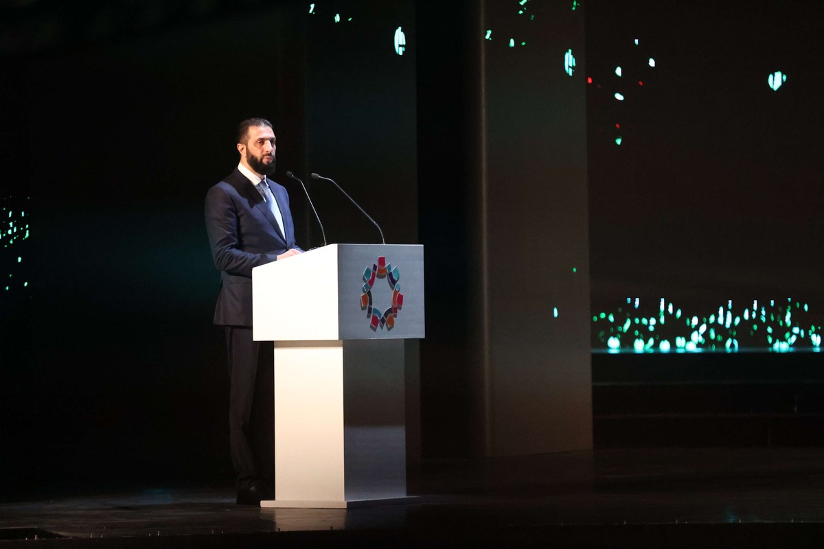 الشرع يصف قرار ترامب برفع العقوبات بالتاريخي والشجاع